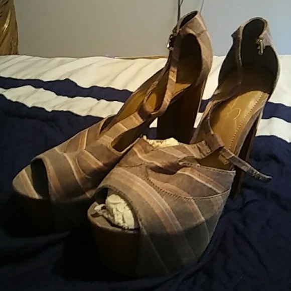 Heals - Picture 2 of 3